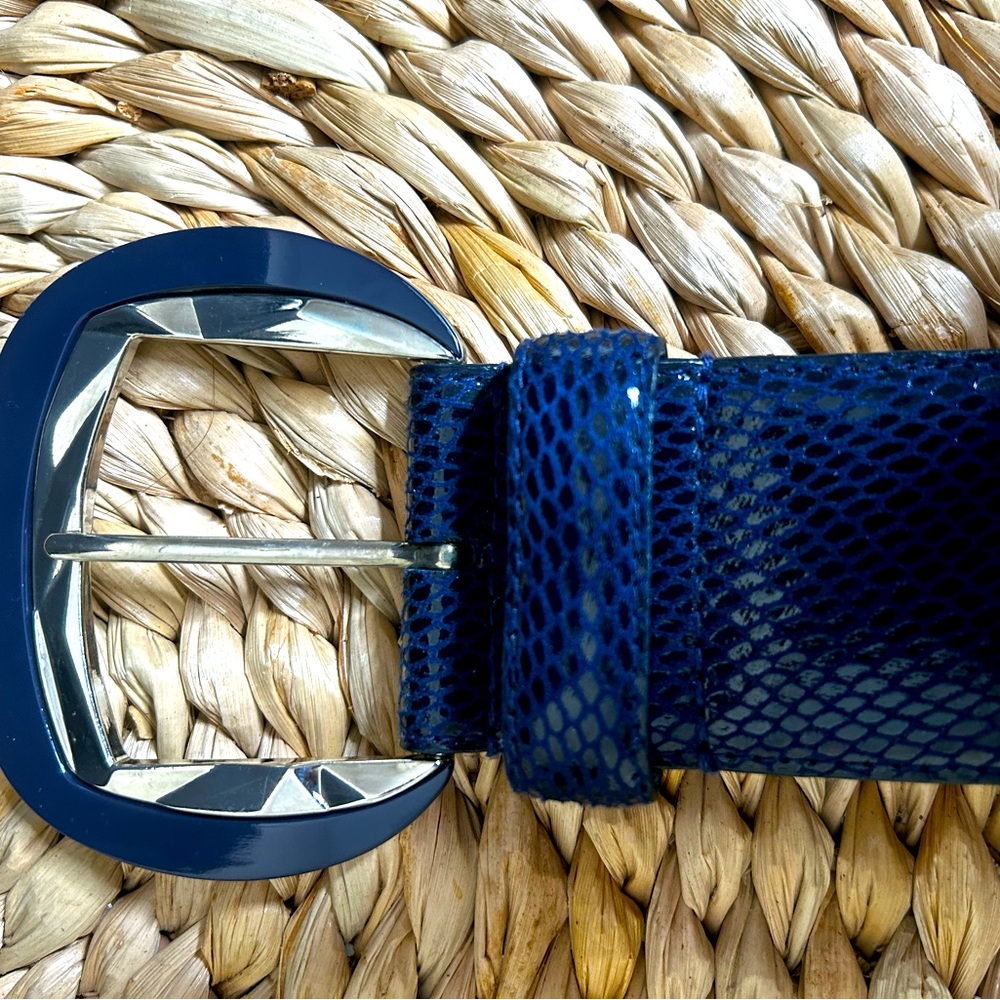 WHITE HOUSE BLACK MARKET Blue Leather Snakeskin Look STATEMENT Wide Belt Medium - Picture 8 of 8